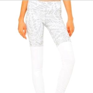 ⚡️Alo Goddess Leggings, Palm Springs Neutral / White EUC